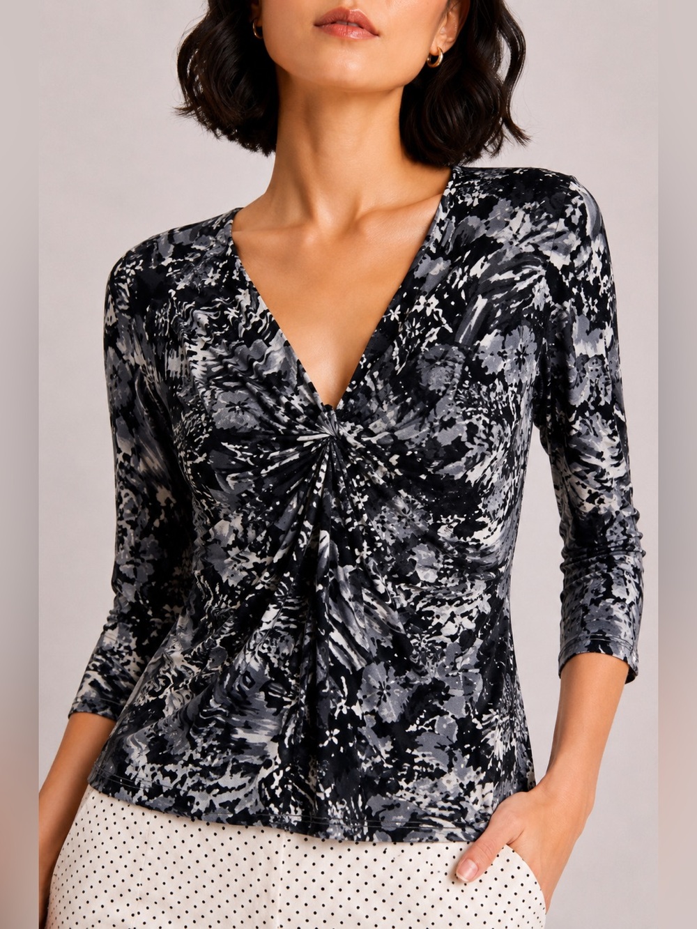 Lily Women Gray & Black Abstract Floral Twist Front V-Neck 3/4 Sleeve Stretch L